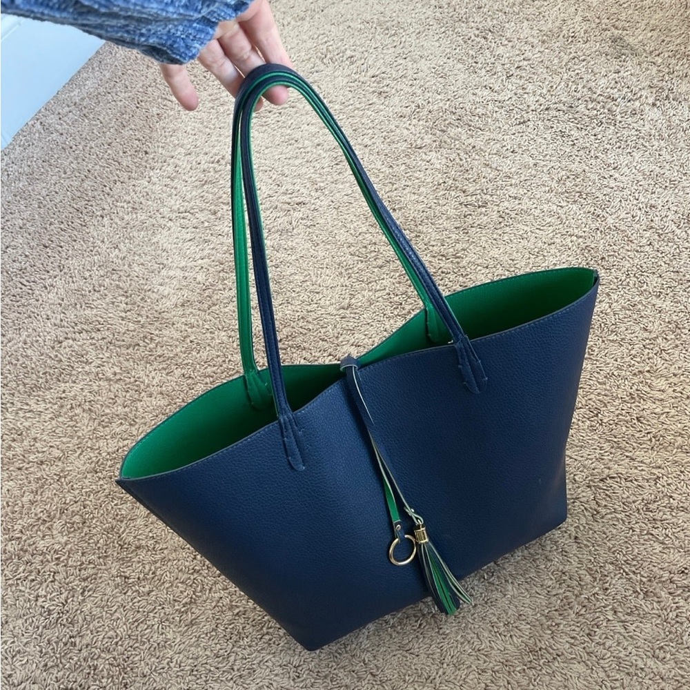 LARGE REVERSIBLE TOTE BAG PLEATHER WITH GOLD CIRCLE DETAIL GREEN/NAVY BLUE